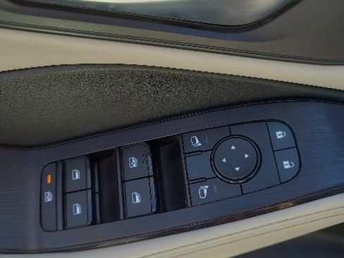 Used 2022 Nissan Rogue SV w/ SV Premium Package FWD image 11