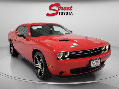 Used 2020 Dodge Challenger SXT image 5
