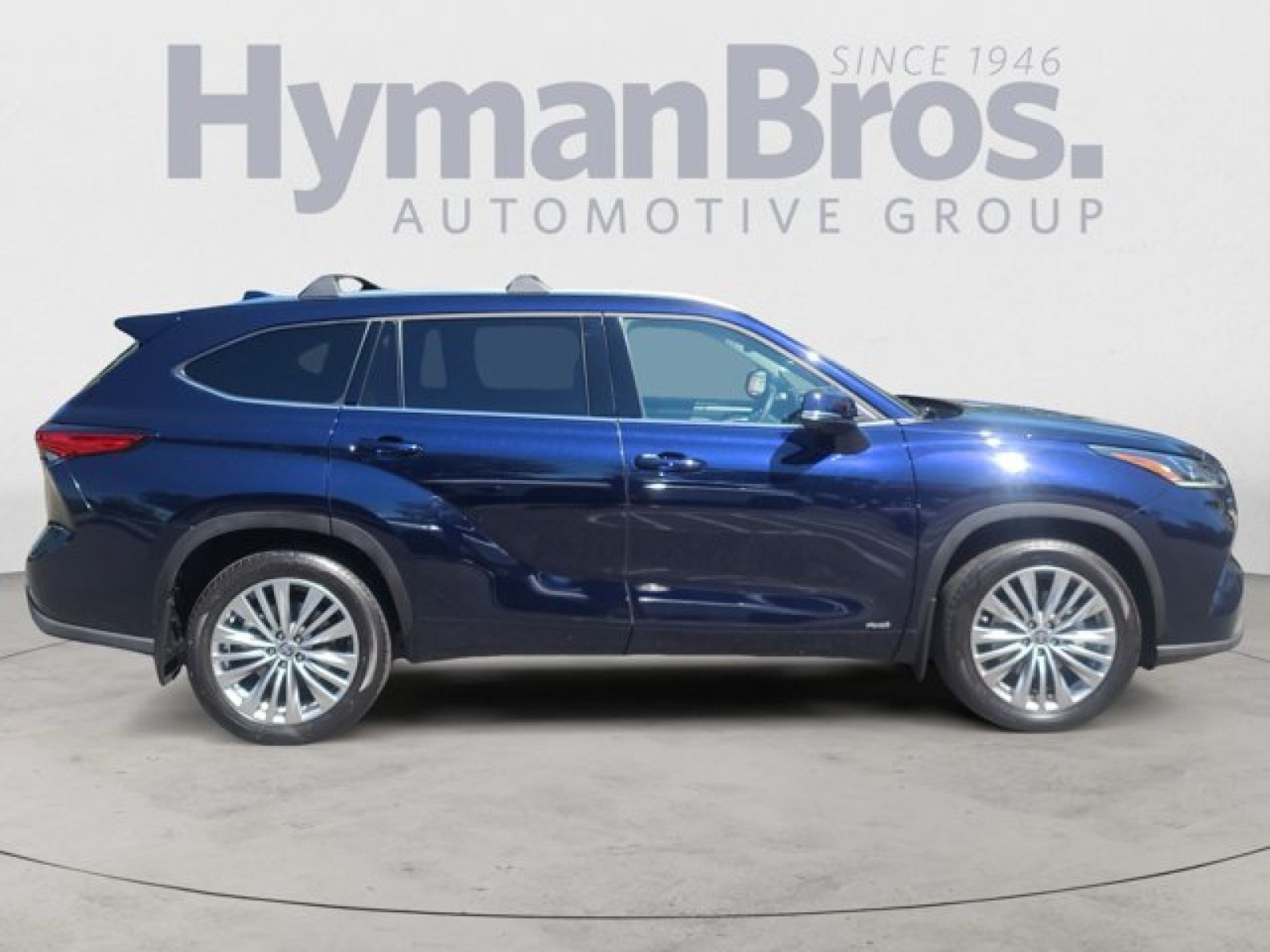 Used 2023 Toyota Highlander Platinum AWD/4WD image 2