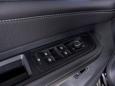 Used 2024 Volkswagen Atlas Cross Sport SEL Premium R-Line image 31