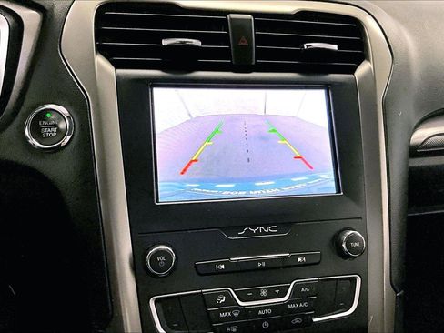 Used 2019 Ford Fusion SE image 21