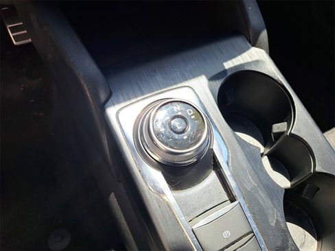 Used 2024 Ford Escape ST-Line image 11