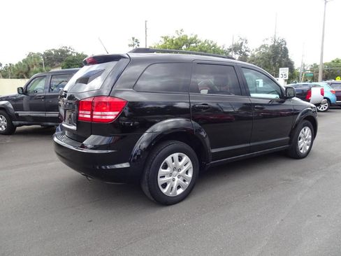 Used 2018 Dodge Journey SE image 3