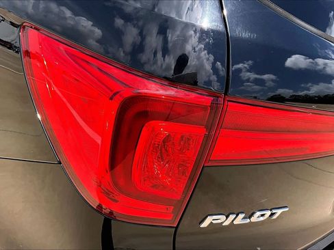 Used 2018 Honda Pilot Touring image 28
