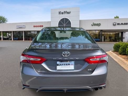 Used 2019 Toyota Camry SE FWD image 5