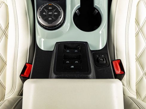 Used 2022 Ford Bronco Wildtrak image 28