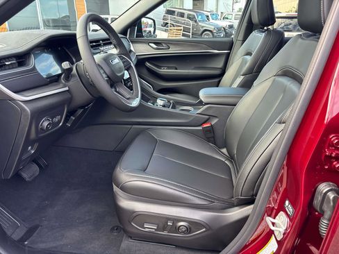 New 2025 Jeep Grand Cherokee Limited w/ Black Appearance Package image 10