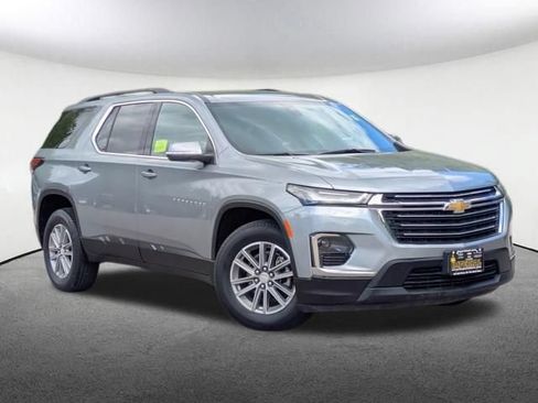Used 2023 Chevrolet Traverse LT AWD/4WD image 2