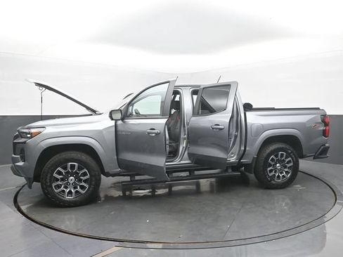 Used 2025 Chevrolet Colorado Z71 w/ Technology Package AWD/4WD image 53