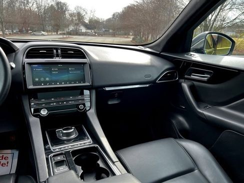 Used 2020 Jaguar F-PACE Premium image 30