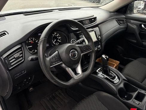 Certified 2018 Nissan Rogue SV image 14