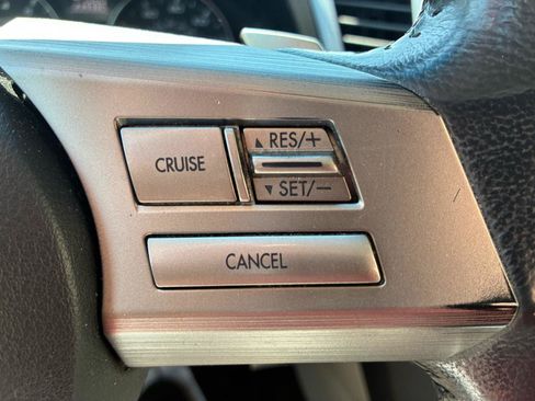 Used 2011 Subaru Outback 2.5i Limited AWD/4WD image 17