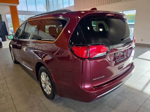 Used 2017 Chrysler Pacifica Touring-L FWD image 10