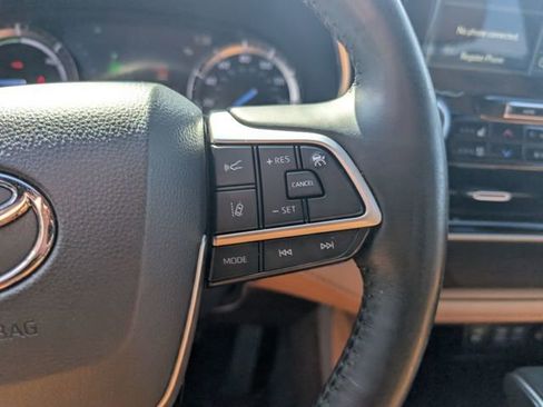 Used 2022 Toyota Highlander Platinum image 18