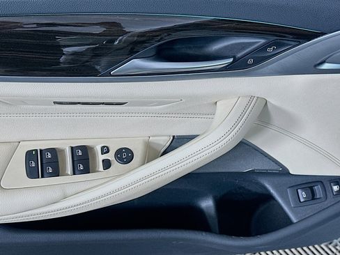 Used 2023 BMW 530e w/ Premium Package image 15