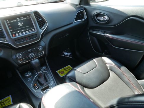 Used 2020 Jeep Cherokee Trailhawk w/ Cold Weather Group AWD/4WD image 11