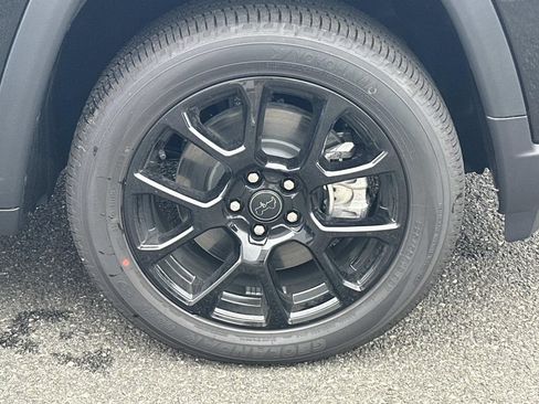 New 2026 Jeep Compass Latitude AWD/4WD image 10