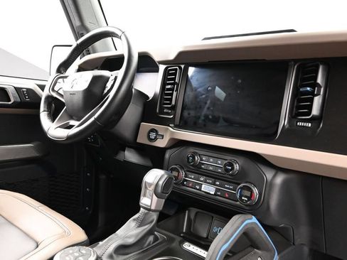 Used 2023 Ford Bronco Wildtrak AWD/4WD image 14
