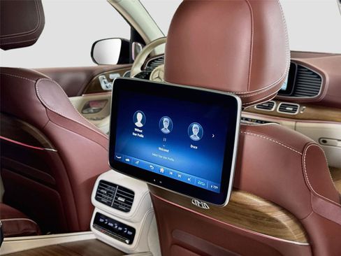 Used 2024 Mercedes-Benz Maybach GLS 600 4MATIC image 35