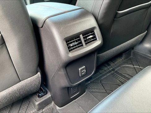 Used 2024 Chevrolet Equinox RS FWD image 11