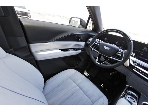 New 2026 Cadillac Lyriq Luxury AWD/4WD image 8