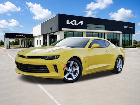 Used 2017 Chevrolet Camaro LT RWD image 1