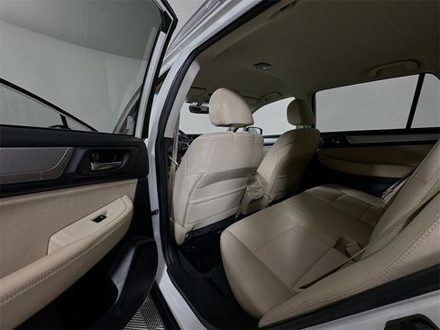 Used 2019 Subaru Outback 2.5i Premium image 17