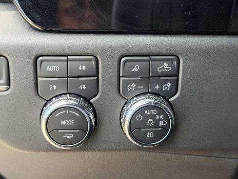 Used 2023 GMC Sierra 1500 SLT w/ SLT Premium Package AWD/4WD image 28
