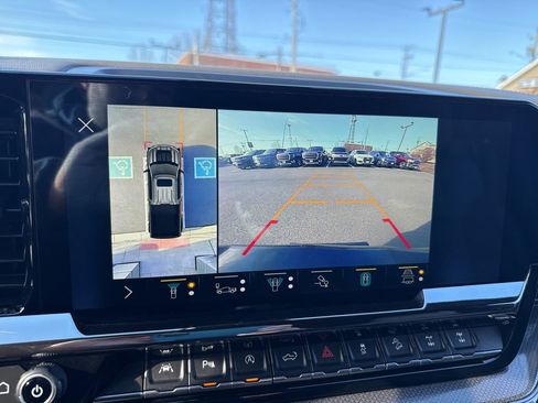 Used 2022 Chevrolet Silverado 1500 ZR2 w/ Technology Package image 26