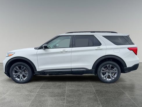 Certified 2023 Ford Explorer XLT w/ Equipment Group 202A AWD/4WD image 3