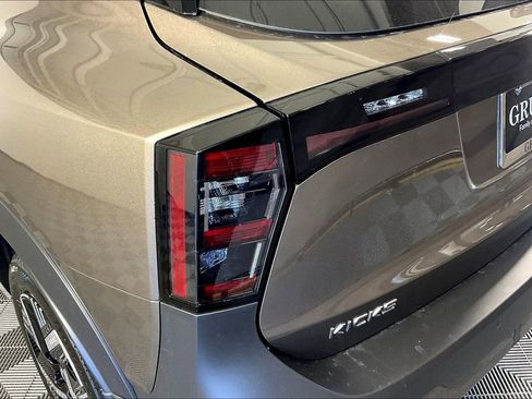 New 2026 Nissan Kicks SV w/ SV Premium Package image 38