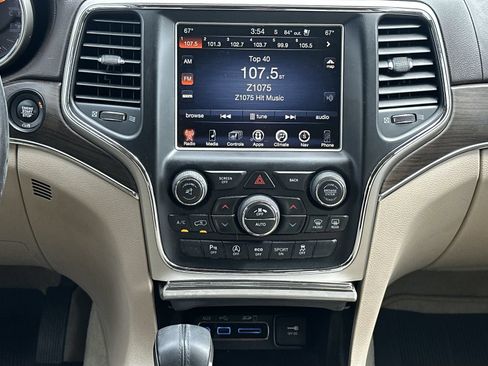 Used 2017 Jeep Grand Cherokee Overland AWD/4WD image 25