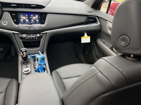 New 2025 Cadillac XT6 Luxury FWD image 34
