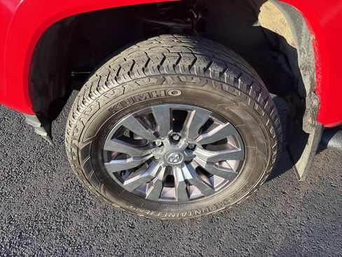 Used 2022 Toyota Tacoma Limited image 12