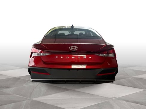 Used 2025 Hyundai Elantra SE FWD image 7
