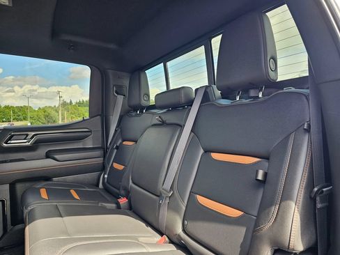 Used 2022 GMC Sierra 1500 AT4 w/ AT4 Premium Package AWD/4WD image 18