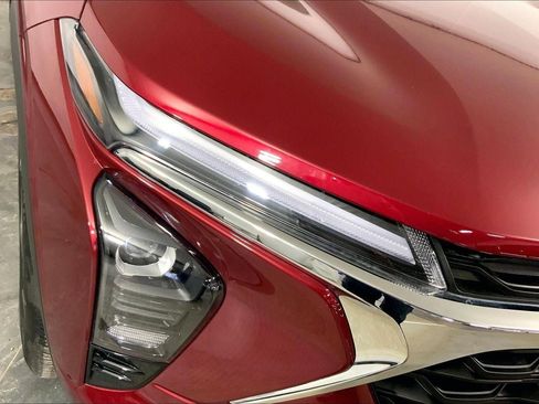 Used 2025 Chevrolet Trax LT w/ LT Convenience Package image 26