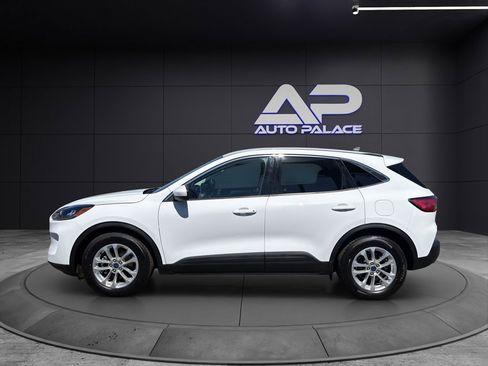 Used 2022 Ford Escape SE w/ Convenience Package FWD image 7
