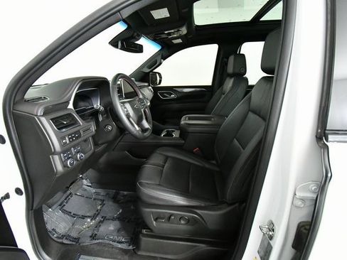 Used 2023 Chevrolet Suburban RST w/ Luxury Package image 5