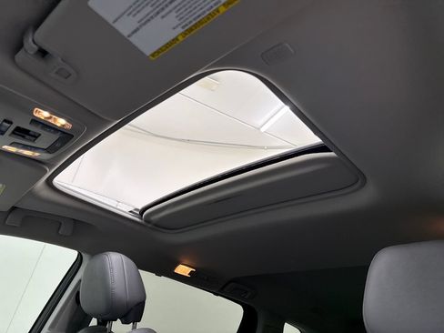 Used 2021 Toyota Sienna XLE w/ XLE Plus Package FWD image 21