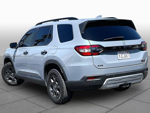Used 2024 Honda Pilot TrailSport image 11