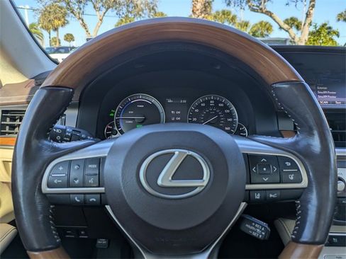 Used 2016 Lexus ES 300h image 27