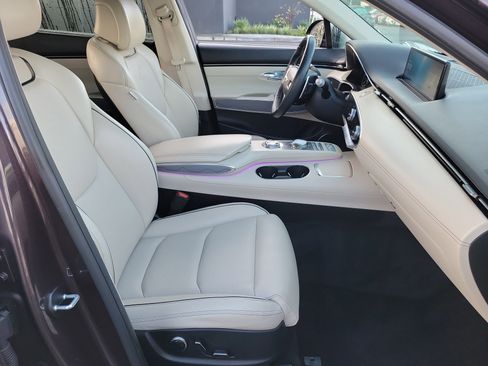 Certified 2023 Genesis GV70 2.5T w/ Advanced Package image 17