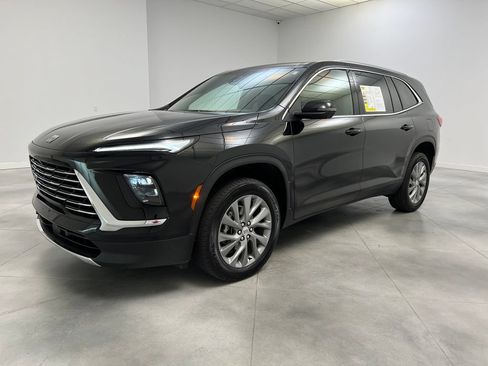 Used 2025 Buick Enclave Preferred AWD/4WD image 4