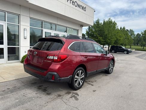 Used 2018 Subaru Outback 2.5i Limited AWD/4WD image 3