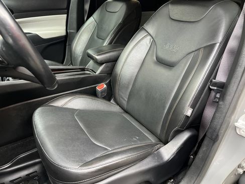 Used 2022 Jeep Compass Limited AWD/4WD image 19