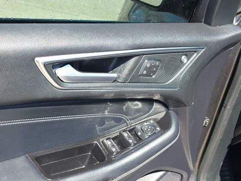 Used 2019 Ford Edge Titanium image 10