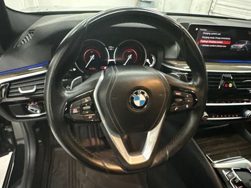 Used 2019 BMW 530e w/ Convenience Package RWD image 24