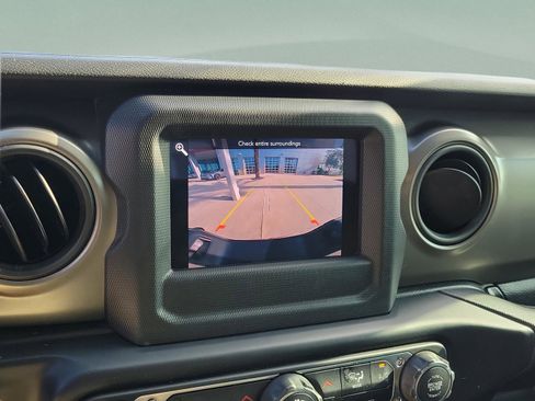 Used 2021 Jeep Gladiator Sport image 18