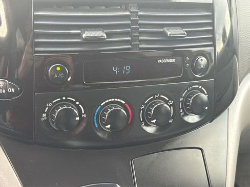 Used 2005 Toyota Sienna LE image 31